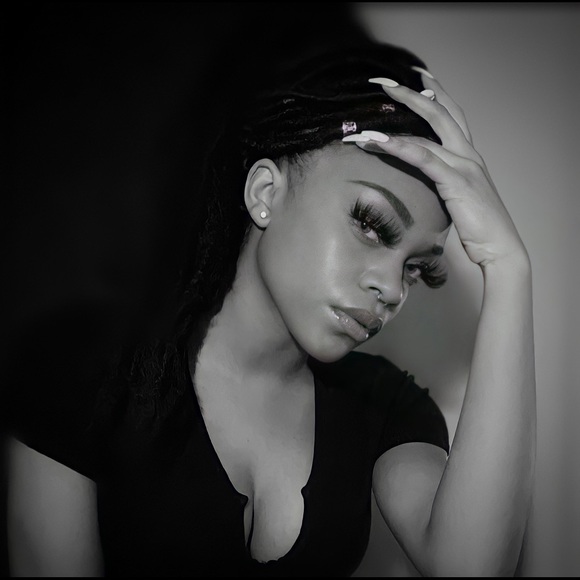 Meet your Posher, Jazmyn - Picture 1 of 1